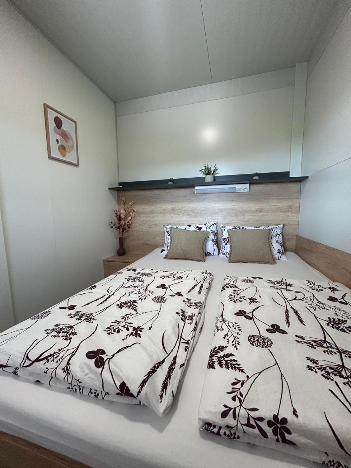 Mobile Home Vilmaris Pakostane Exterior photo